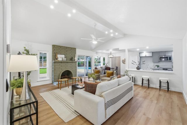 2589 W Barstow Avenue, Fresno, CA 93711