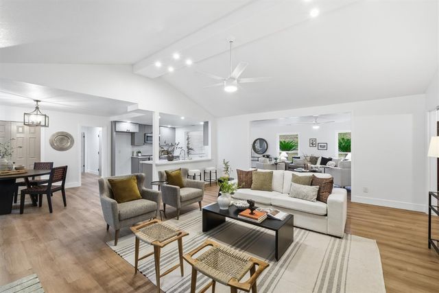 2589 W Barstow Avenue, Fresno, CA 93711