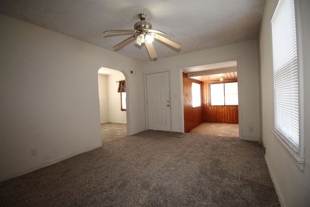 1652 S Washington Ave, Wichita, KS 67211