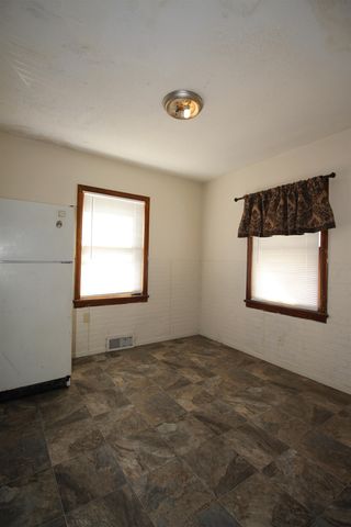 1652 S Washington Ave, Wichita, KS 67211