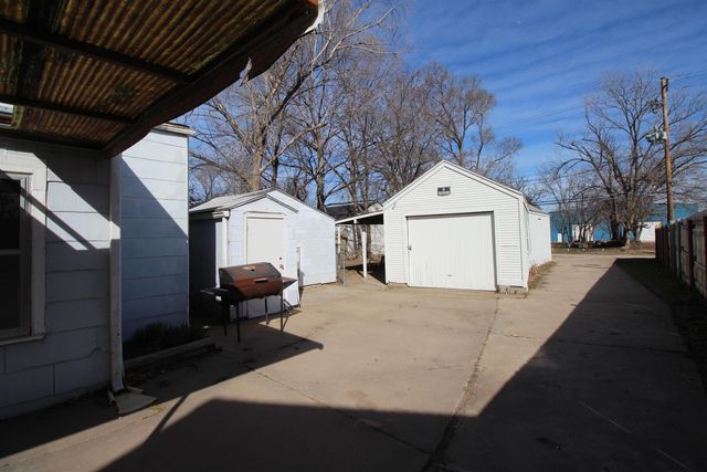 1652 S Washington Ave, Wichita, KS 67211