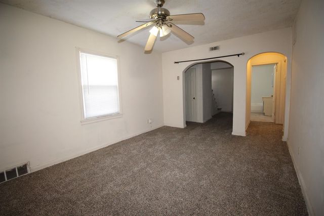 1652 S Washington Ave, Wichita, KS 67211