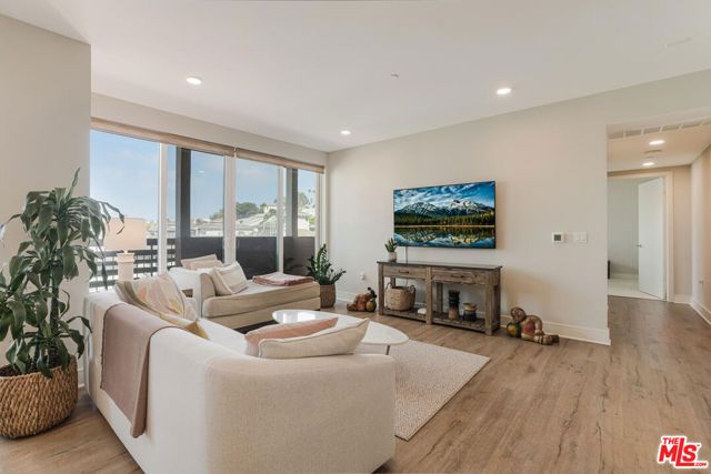6030 Seabluff Drive 423, Los Angeles, CA 90094