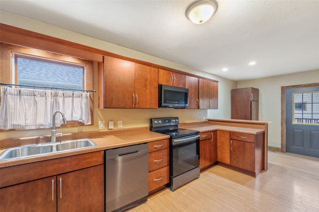 1812 Evelyn Street, Perry, IA 50220