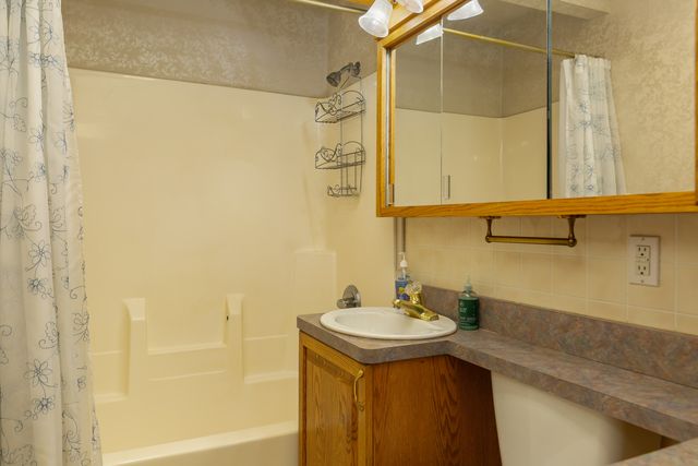 17112 10th Avenue, East Moline, IL 61244