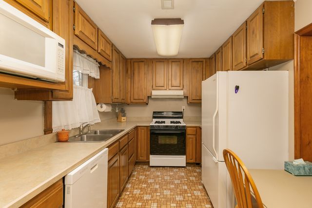 17112 10th Avenue, East Moline, IL 61244
