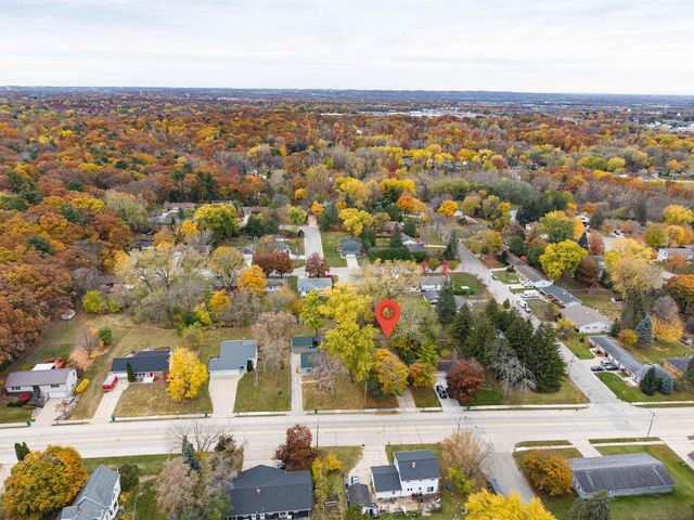 2470 DECKNER AVENUE, Green Bay, WI 54302