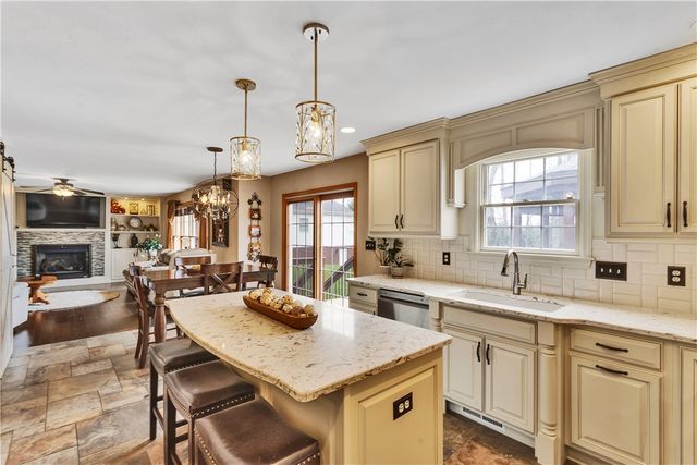 918 Gregory Ct, Cranberry Twp, PA 16066