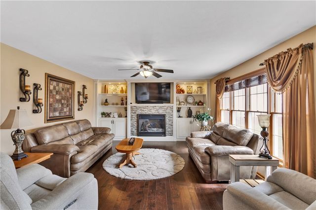 918 Gregory Ct, Cranberry Twp, PA 16066