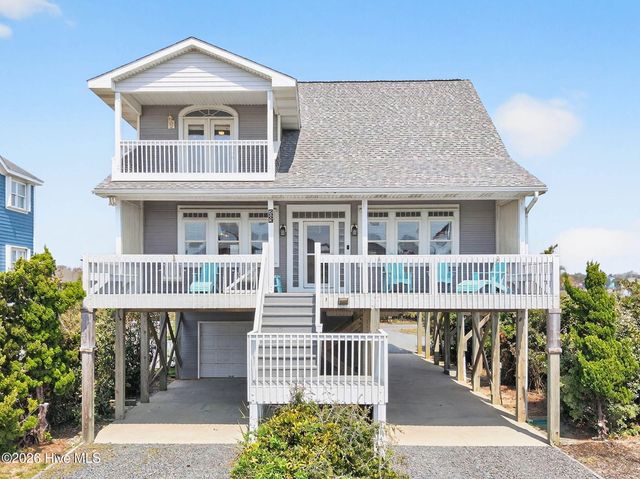2003 W Pelican Drive, Oak Island, NC 28465