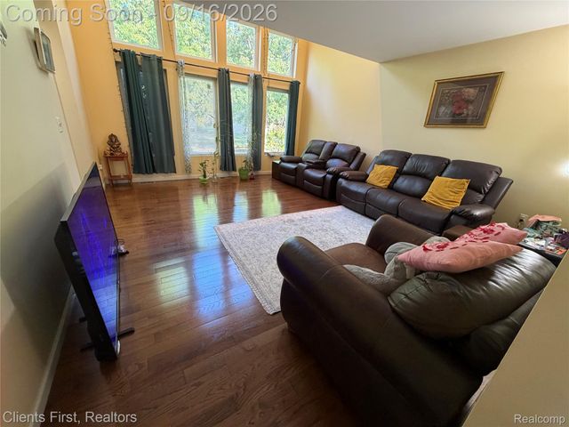 24519 Willowbrook, Novi, MI 48375