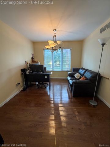 24519 Willowbrook, Novi, MI 48375