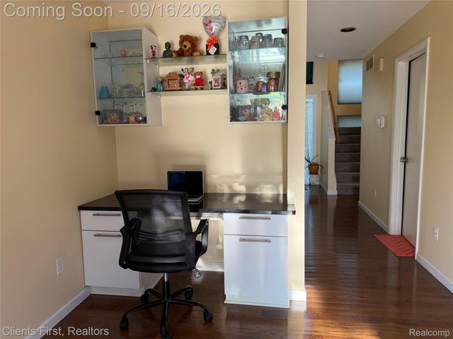 24519 Willowbrook, Novi, MI 48375