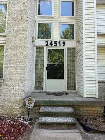 24519 Willowbrook, Novi, MI 48375