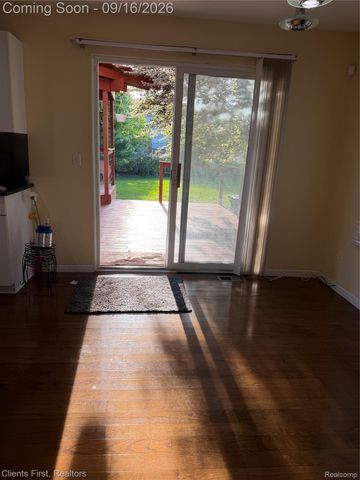 24519 Willowbrook, Novi, MI 48375