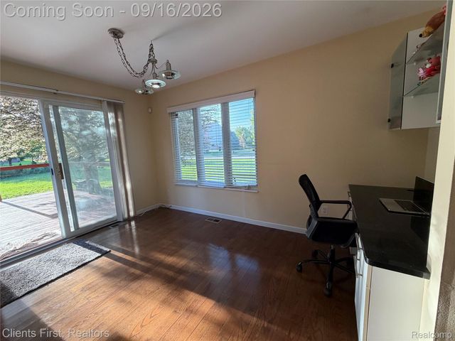 24519 Willowbrook, Novi, MI 48375