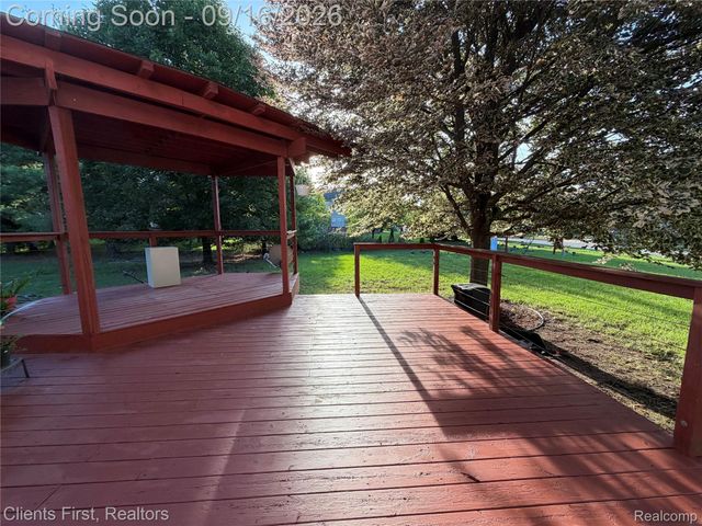 24519 Willowbrook, Novi, MI 48375