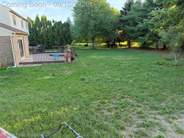 24519 Willowbrook, Novi, MI 48375