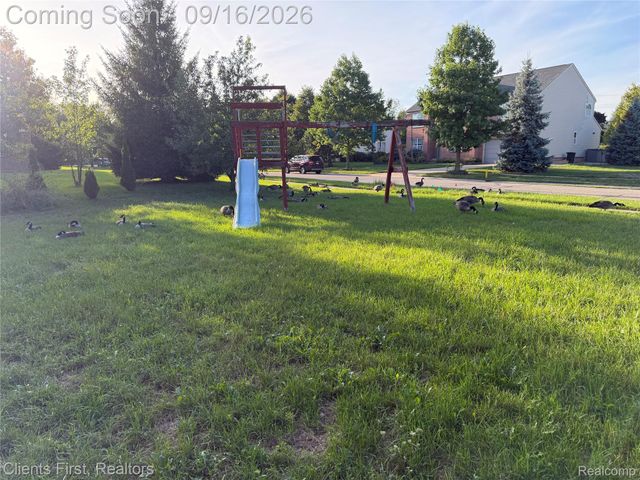 24519 Willowbrook, Novi, MI 48375