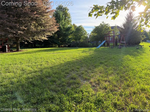 24519 Willowbrook, Novi, MI 48375
