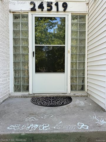 24519 Willowbrook, Novi, MI 48375