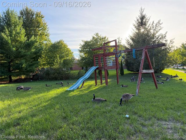 24519 Willowbrook, Novi, MI 48375
