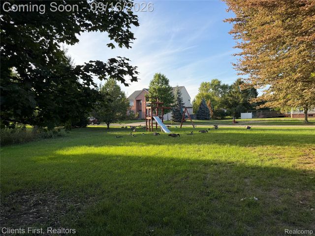 24519 Willowbrook, Novi, MI 48375