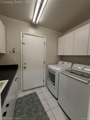 24519 Willowbrook, Novi, MI 48375