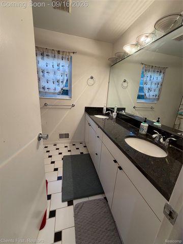 24519 Willowbrook, Novi, MI 48375