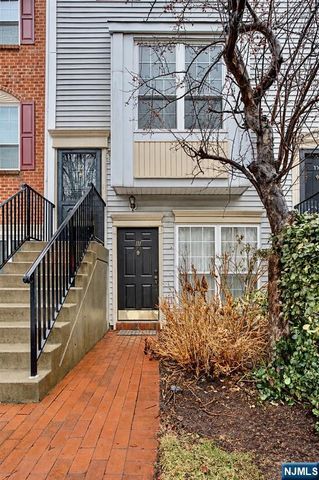 111 Cottonwood Street, Jersey City, NJ 07305