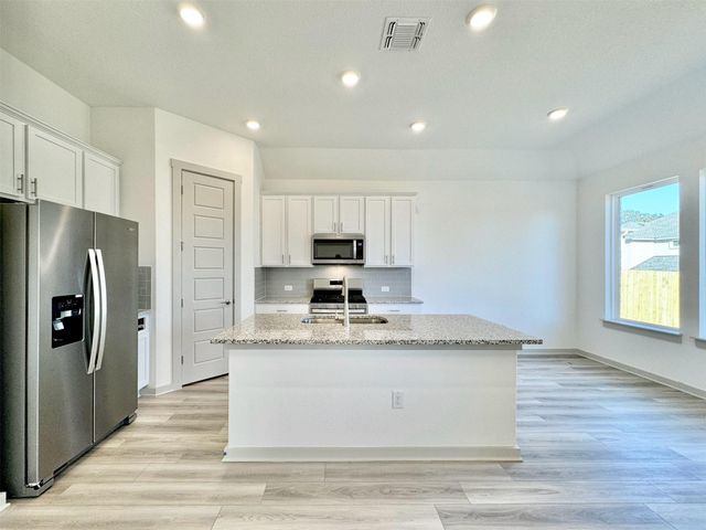 500 Deerpath ST, Leander, TX 78641