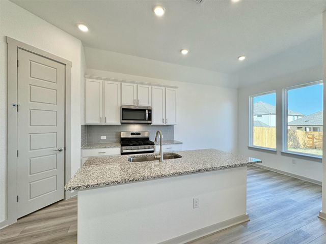 500 Deerpath ST, Leander, TX 78641