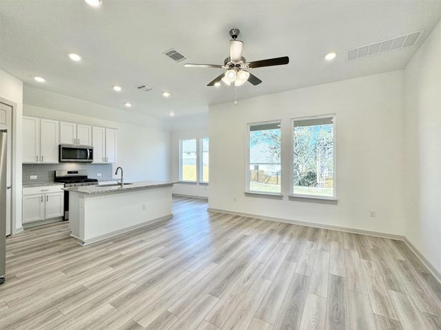 500 Deerpath ST, Leander, TX 78641