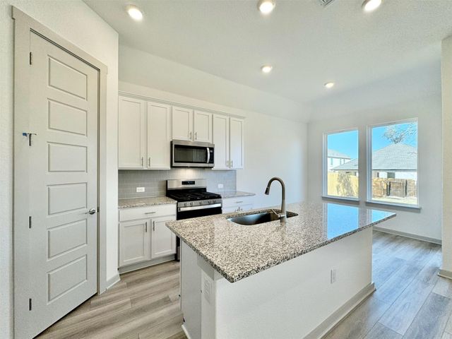 500 Deerpath ST, Leander, TX 78641