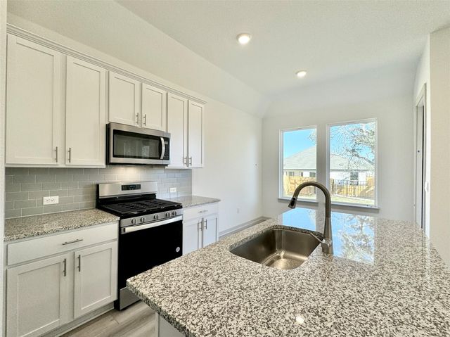 500 Deerpath ST, Leander, TX 78641