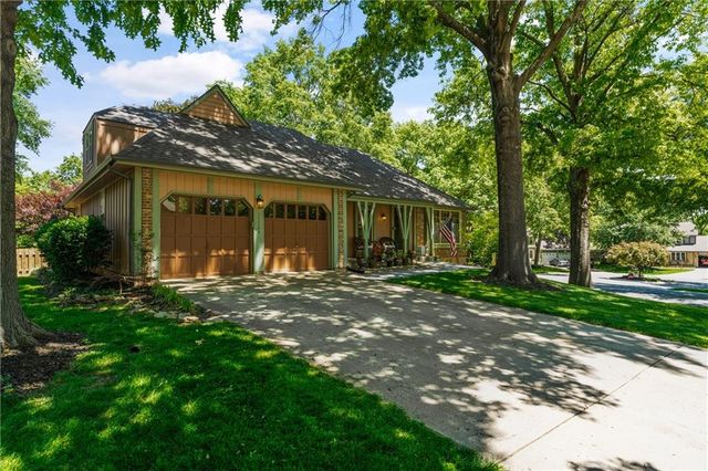11524 Rosehill Road, Overland Park, KS 66210
