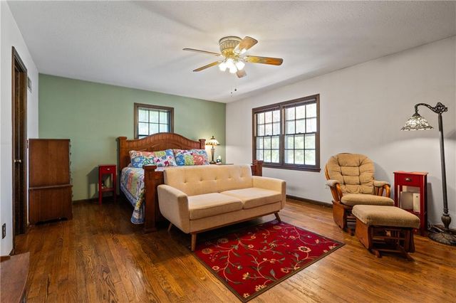 11524 Rosehill Road, Overland Park, KS 66210