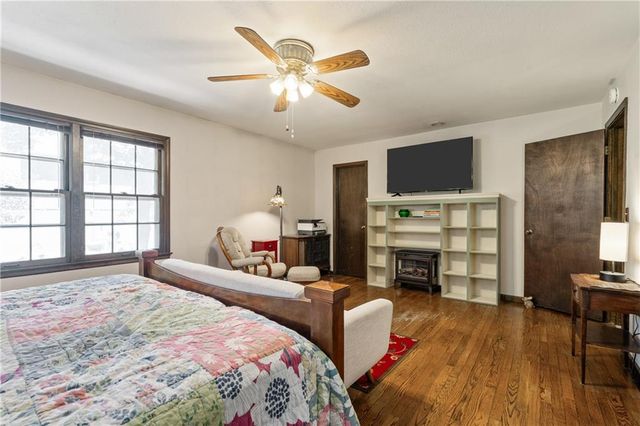 11524 Rosehill Road, Overland Park, KS 66210
