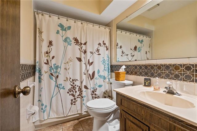 11524 Rosehill Road, Overland Park, KS 66210