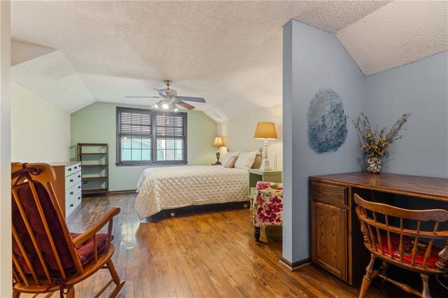 11524 Rosehill Road, Overland Park, KS 66210