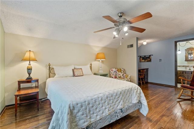 11524 Rosehill Road, Overland Park, KS 66210
