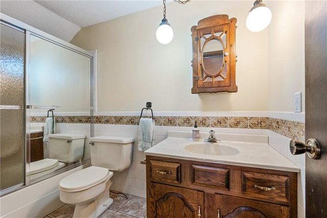 11524 Rosehill Road, Overland Park, KS 66210