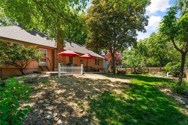 11524 Rosehill Road, Overland Park, KS 66210