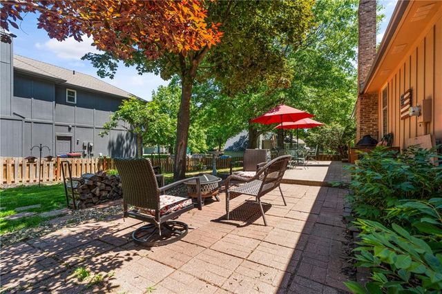 11524 Rosehill Road, Overland Park, KS 66210