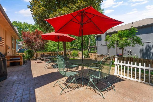 11524 Rosehill Road, Overland Park, KS 66210