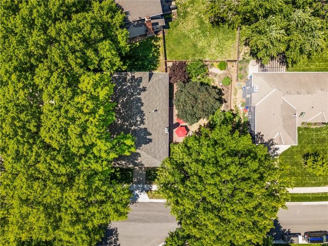 11524 Rosehill Road, Overland Park, KS 66210
