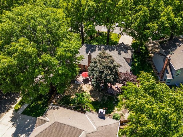 11524 Rosehill Road, Overland Park, KS 66210