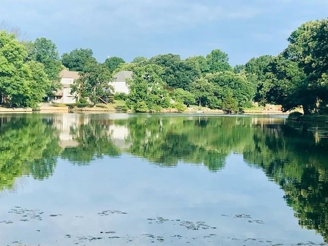 11524 Rosehill Road, Overland Park, KS 66210