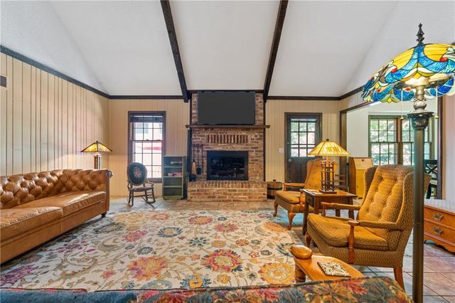 11524 Rosehill Road, Overland Park, KS 66210