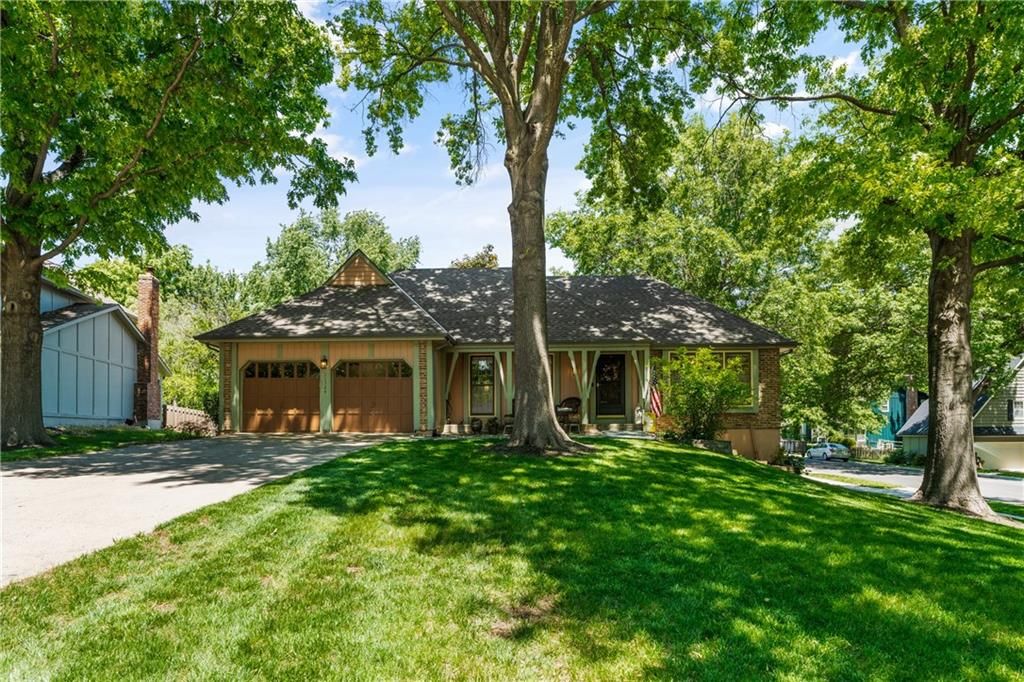 11524 Rosehill Road, Overland Park, KS 66210